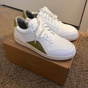 Everlane ReLeather Court Sneaker white / willow green